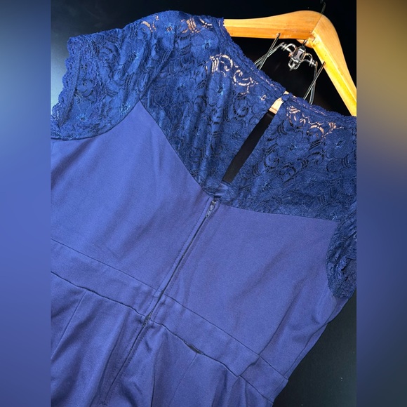 Torrid Navy V-Neck Lace Detailed Dress with Keyhole on back Size 16 EUC - Picture 6 of 6